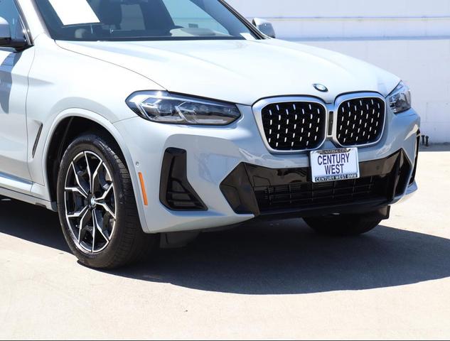 Photo of 2025 Brooklyn Grey Metallic BMW X4
