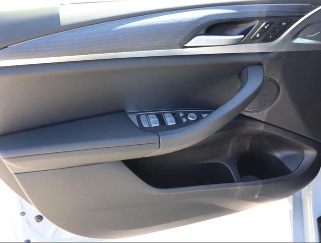 Photo of 2025 Brooklyn Grey Metallic BMW X4