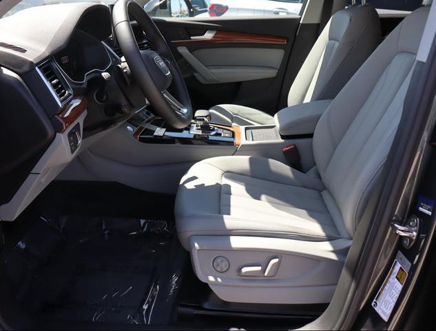 Photo of 2021 Daytona Gray Pearl Effect Audi Q5