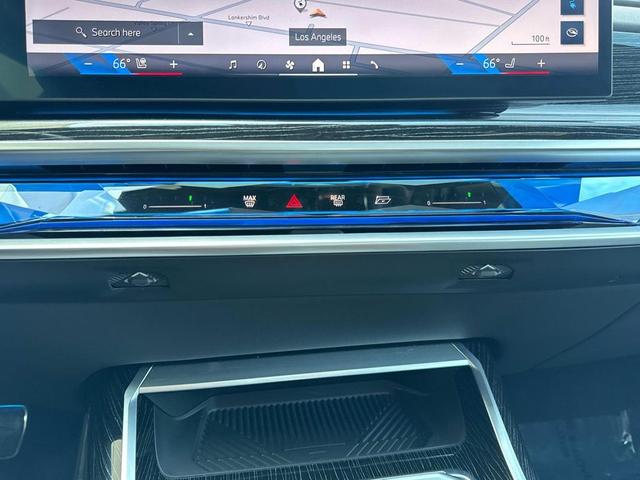Photo of 2024 Alpine White BMW i7