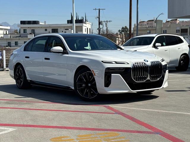 Photo of 2024 Alpine White BMW i7