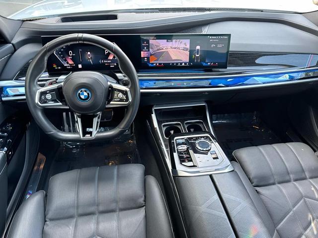 Photo of 2024 Alpine White BMW i7