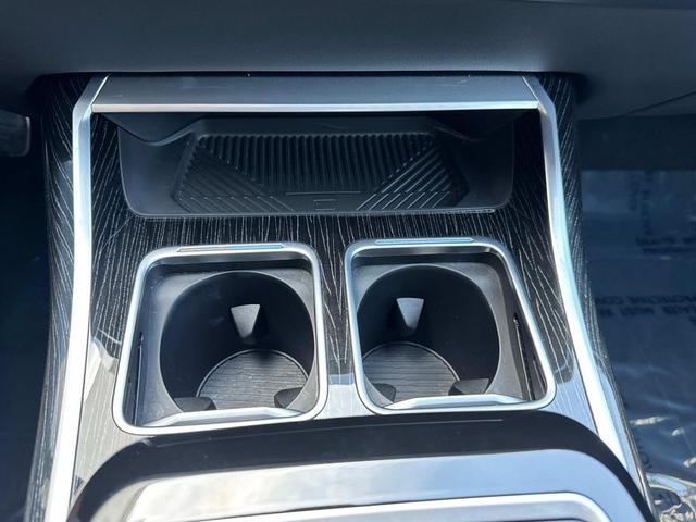 Photo of 2024 Alpine White BMW i7