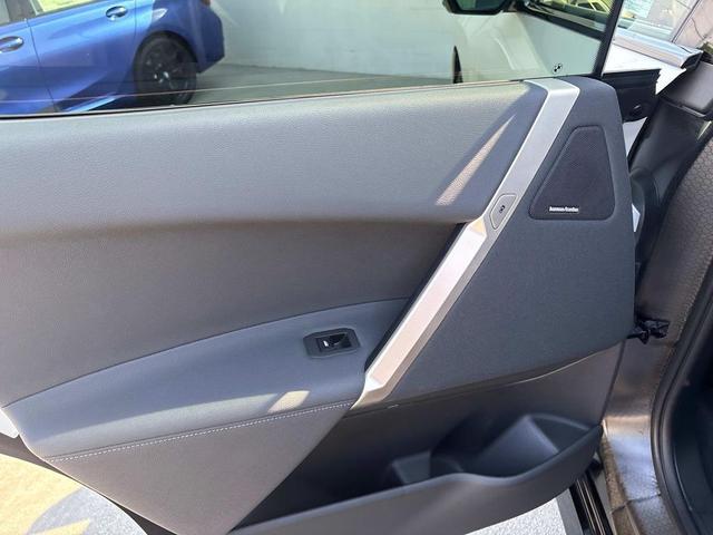 Photo of 2025 Mineral White Metallic BMW iX