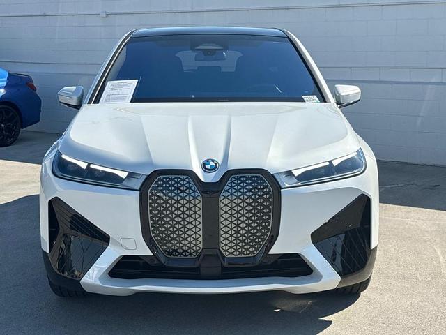 Photo of 2025 Mineral White Metallic BMW iX