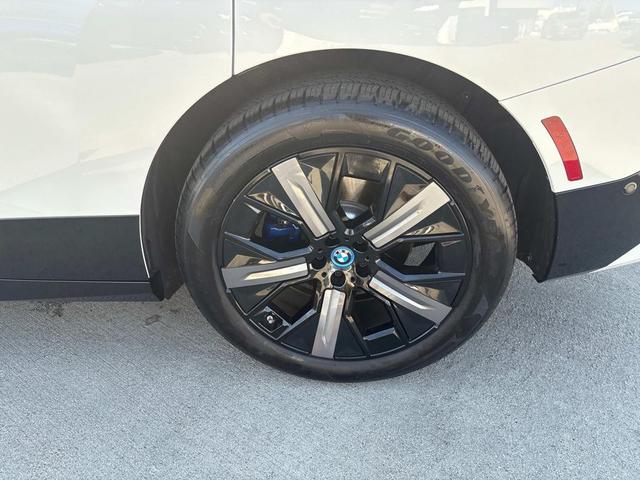 Photo of 2025 Mineral White Metallic BMW iX