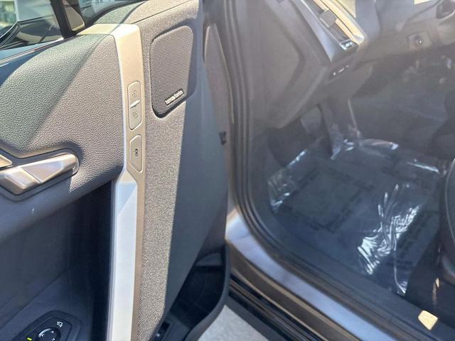 Photo of 2025 Mineral White Metallic BMW iX