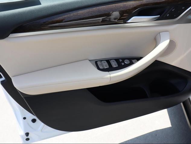 Photo of 2022 Alpine White BMW X3