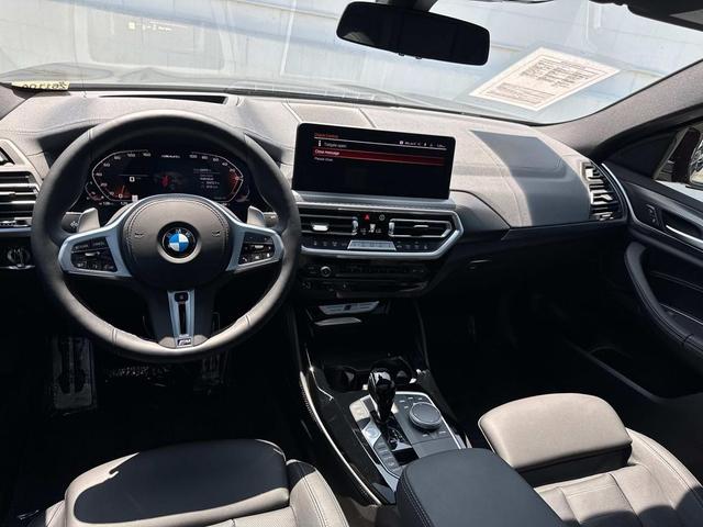 Photo of 2024 Black Sapphire Metallic BMW X4
