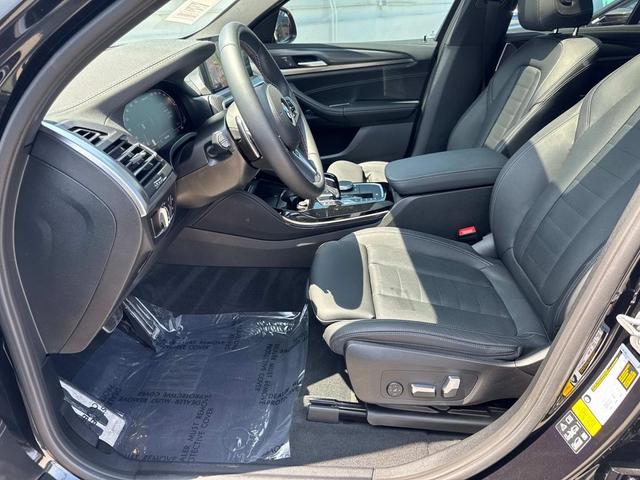 Photo of 2024 Black Sapphire Metallic BMW X4