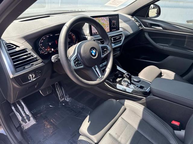 Photo of 2024 Black Sapphire Metallic BMW X4
