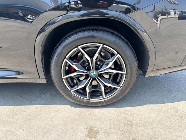 Photo of 2024 Black Sapphire Metallic BMW X4