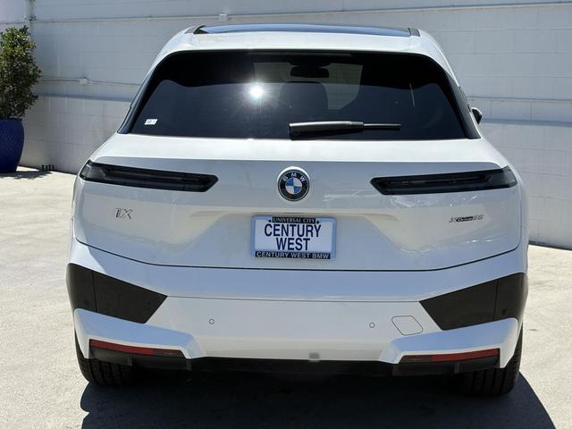 Photo of 2025 Mineral White Metallic BMW iX