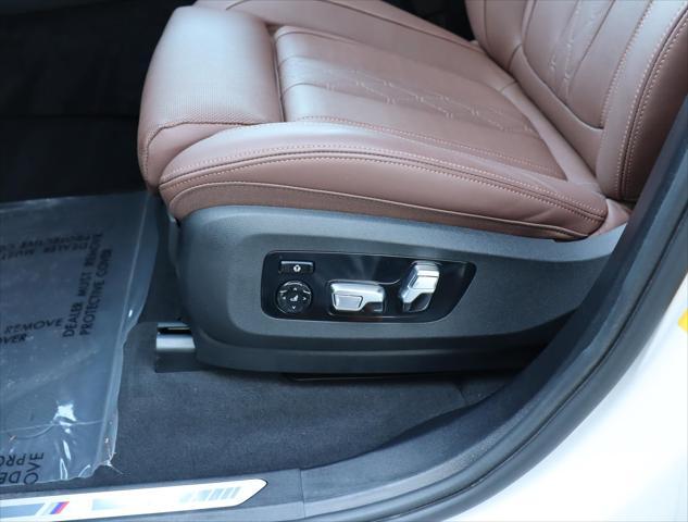 Photo of 2024 Mineral White Metallic BMW X5 PHEV