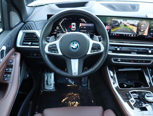 Photo of 2024 Mineral White Metallic BMW X5 PHEV