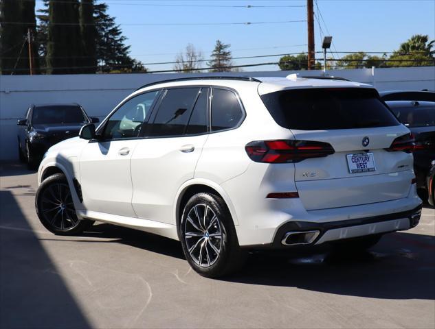 Photo of 2024 Mineral White Metallic BMW X5 PHEV