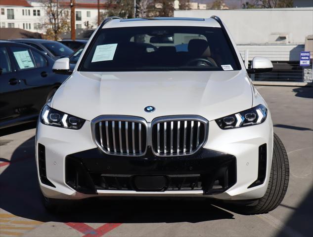Photo of 2024 Mineral White Metallic BMW X5 PHEV