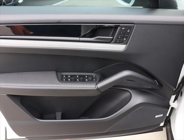Photo of 2024 White Porsche Cayenne