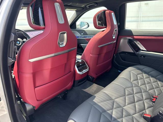 Photo of 2025 Mineral White Metallic BMW 740