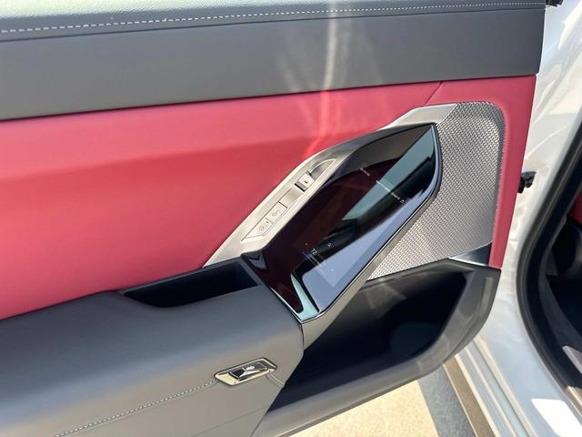 Photo of 2025 Mineral White Metallic BMW 740