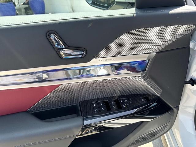 Photo of 2025 Mineral White Metallic BMW 740