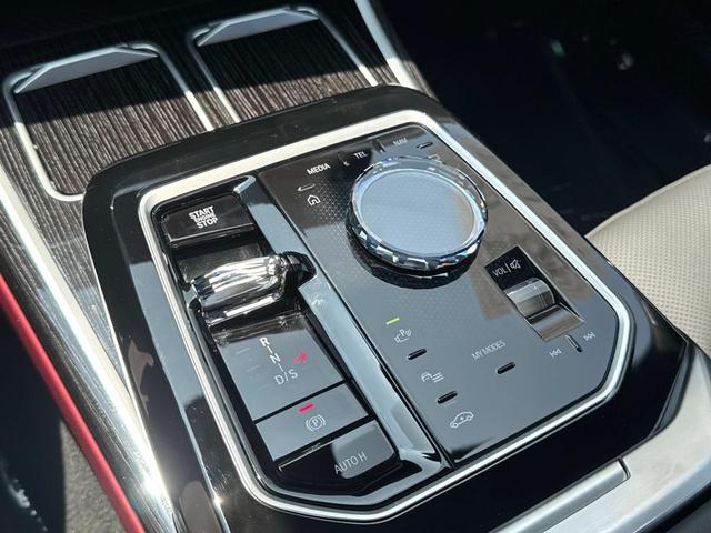 Photo of 2025 Mineral White Metallic BMW 740