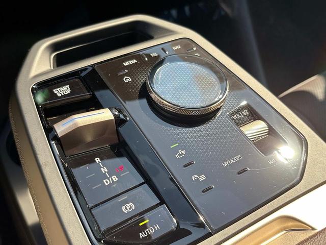 Photo of 2025 Oxide Grey Metallic BMW iX