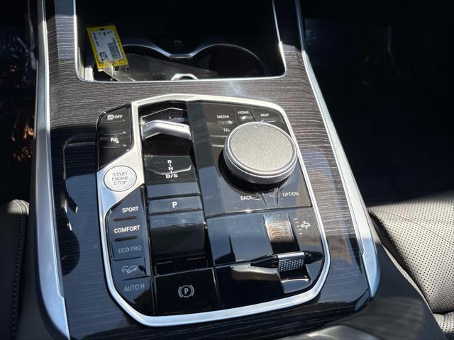 Photo of 2024 Black Sapphire Metallic BMW X7