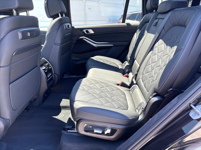 Photo of 2024 Black Sapphire Metallic BMW X7