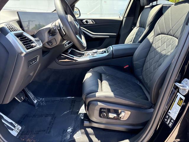 Photo of 2024 Black Sapphire Metallic BMW X7
