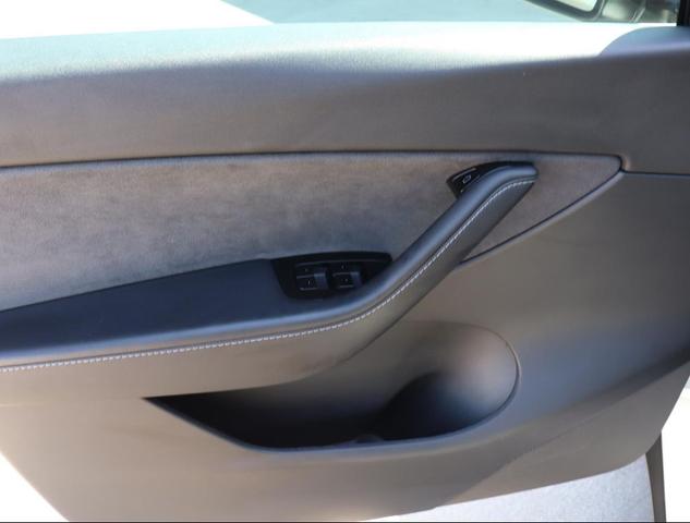 Photo of 2021 Pearl White Multi-Coat Tesla Model Y