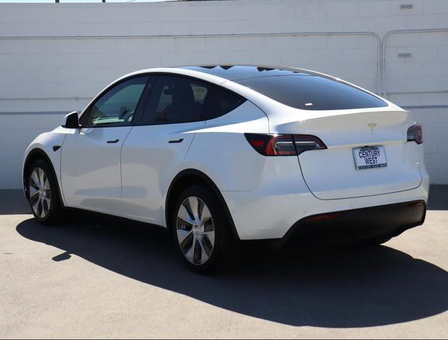 Photo of 2021 Pearl White Multi-Coat Tesla Model Y
