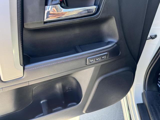 Photo of 2019 Blizzard Pearl Toyota 4Runner