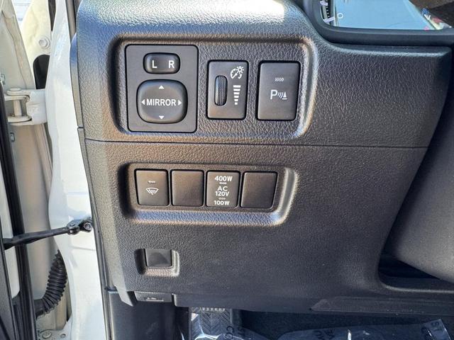 Photo of 2019 Blizzard Pearl Toyota 4Runner