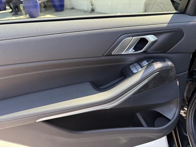 Photo of 2022 Black Sapphire Metallic BMW X7