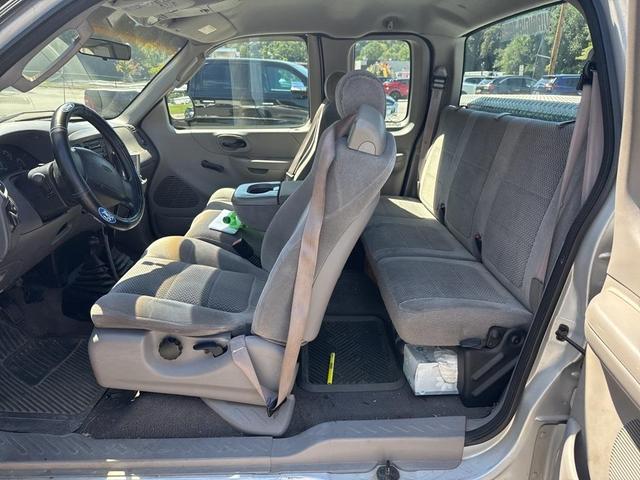 Photo of 2002 Silver Clearcoat Ford F-150