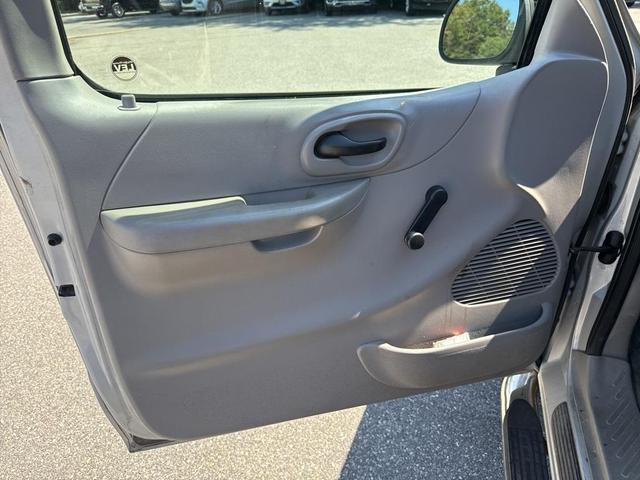 Photo of 2002 Silver Clearcoat Ford F-150