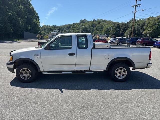 Photo of 2002 Silver Clearcoat Ford F-150