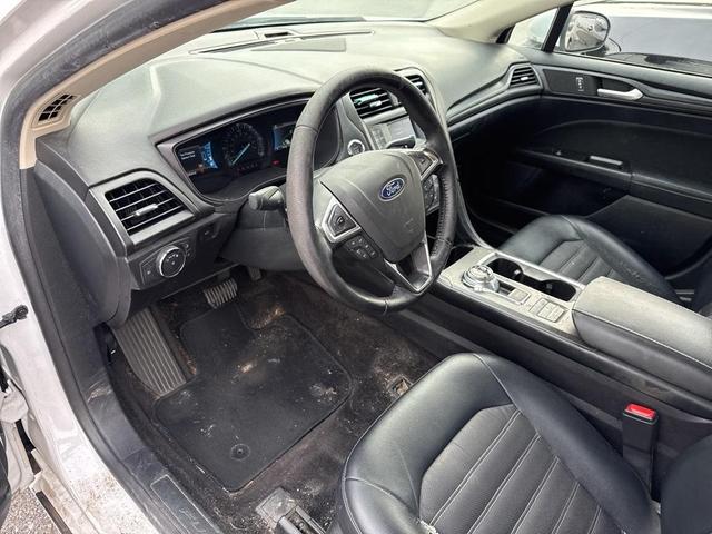 Photo of 2018 White Ford Fusion Hybrid