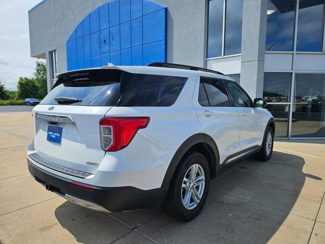 Photo of 2022 Star White Ford Explorer