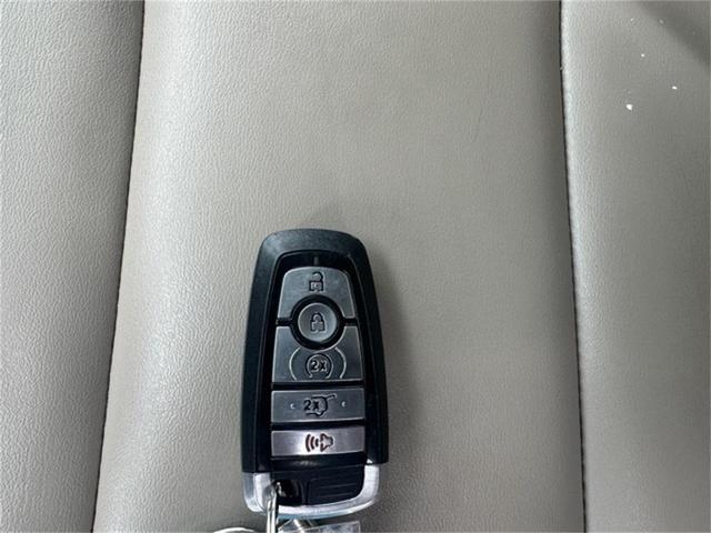 Photo of 2022 Star White Ford Explorer