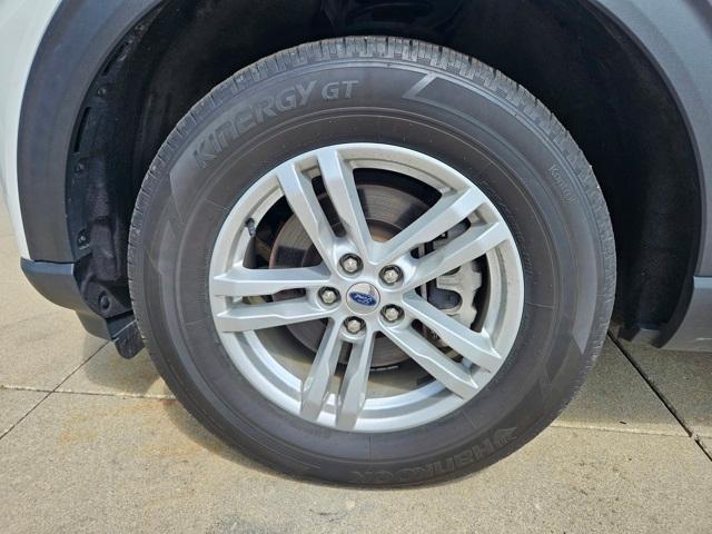 Photo of 2022 Star White Ford Explorer