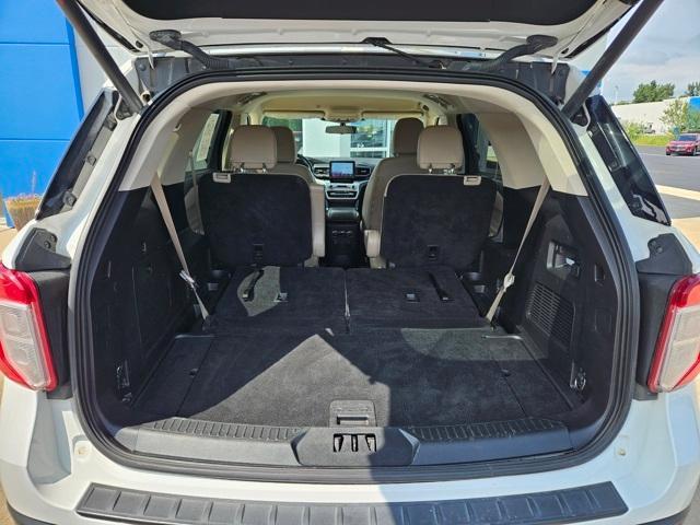 Photo of 2022 Star White Ford Explorer