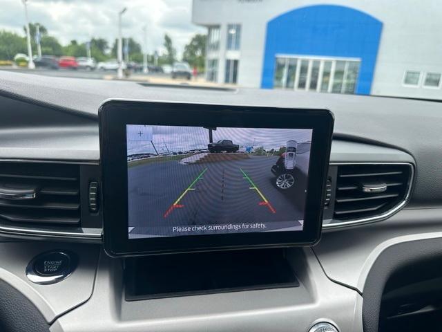 Photo of 2022 Star White Ford Explorer