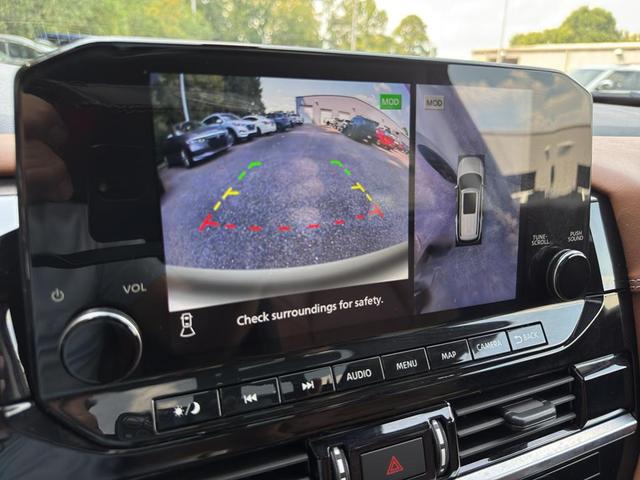 Photo of 2023 Pearl White Tricoat Nissan Pathfinder