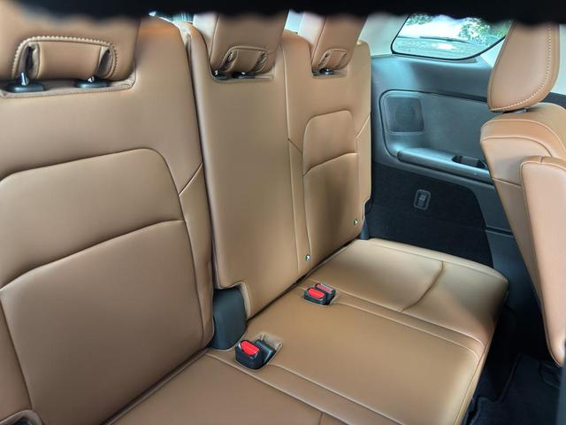 Photo of 2023 Pearl White Tricoat Nissan Pathfinder