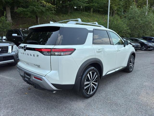 Photo of 2023 Pearl White Tricoat Nissan Pathfinder