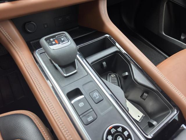 Photo of 2023 Pearl White Tricoat Nissan Pathfinder