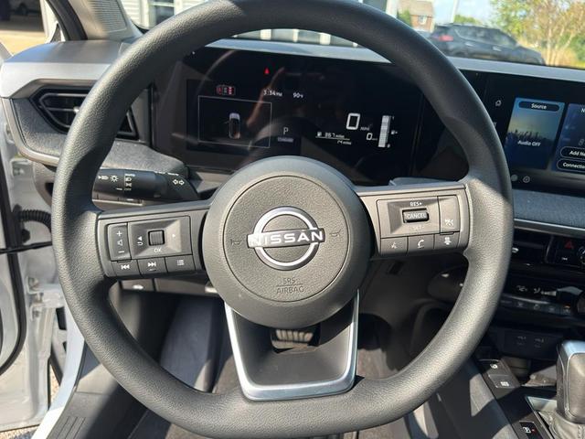 Photo of 2026 White/Black Nissan Kicks