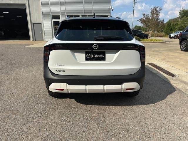 Photo of 2026 White/Black Nissan Kicks